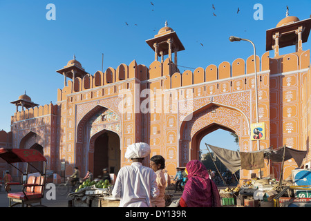 Jaipur, Rajasthan, Indic. La storica Porta di Ajmer, ingresso alle mura della città vecchia, Foto Stock