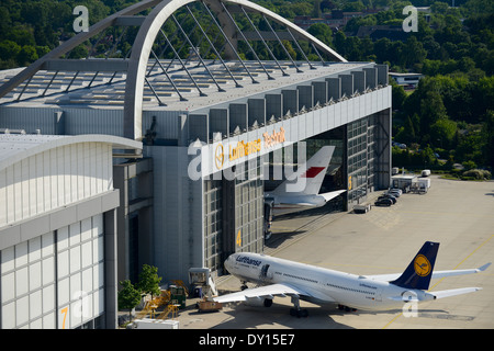 Germania Amburgo aeroporto, Lufthansa Technik, manutenzione e servizio di aereo a Lufthansa hangar Foto Stock