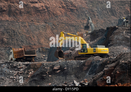 INDIA Jharkhand Noamundi , il minerale di ferro a cielo aperto per il data mining Tata Steel Foto Stock