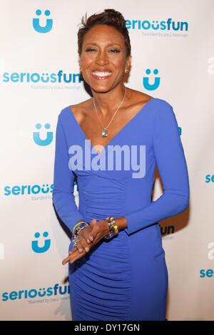 New York, NY, STATI UNITI D'AMERICA. 2 Apr 2014. Robin Roberts presso gli arrivi per SeriousFun bambini 2014 Rete New York City Gala, Cipriani 42nd Street, New York, NY Aprile 2, 2014. Credito: Jason Smith/Everett raccolta/Alamy Live News Foto Stock