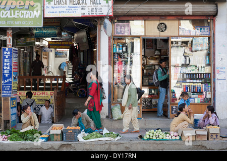 Leh, Ladakh, India, Asia del Sud. Il bazaar principale nella città vecchia Foto Stock