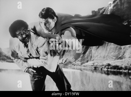 Christopher Reeve e Richard Pryor, sul set del film, 'Superman III', 1983 Foto Stock