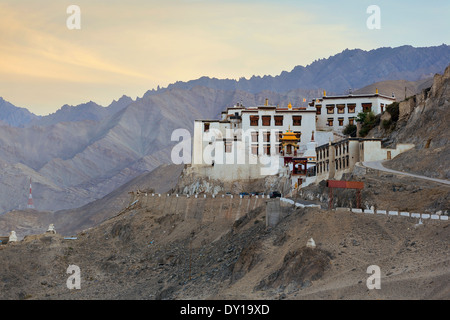 Spituk, Ladakh, Jammu e Kashmir, India, Asia del Sud. Spituk gompa al tramonto, situato a 8 km a est di Leh Foto Stock