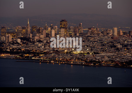 Skyline di San Francisco durante la notte di San Francisco, California, Stati Uniti d'America. Foto Stock