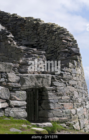 L'ingresso a Dun Carloway (Dun Chàlabhaigh) Broch, isola di Lewis, Western Isles, Scotland, Regno Unito Foto Stock