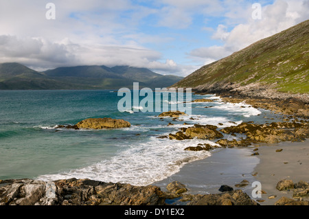 Le colline del nord Harris sul Loch un Siar (West Loch Tarbert) dal nord di Losgaintir, Harris, Western Isles, Scotland, Regno Unito. Foto Stock