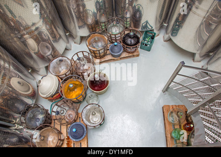 Piscina di fabbricazione di vino di grande produttore slovacco 'Mrva e Stanko'. Moderna grande botte per la fermentazione e i palloni Foto Stock