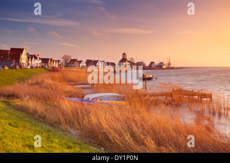 Il tradizionale villaggio olandese di Durgerdam presso sunrise Foto Stock