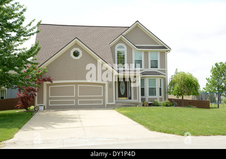 Moderno a due piani casa in stucco Foto Stock