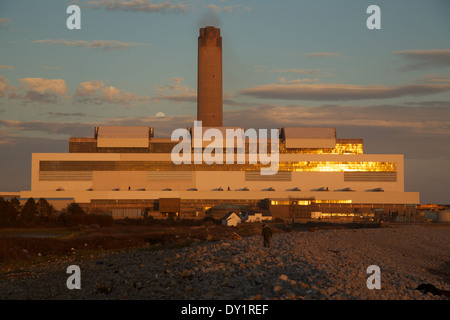 Carbone Aberthaw powered power station al tramonto gallese costiera Patrimonio Vale of Glamorgan Glamourganshire Wales UK Foto Stock