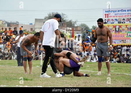 India, Punjab, Anadphur, beffandosi combattimenti Foto Stock