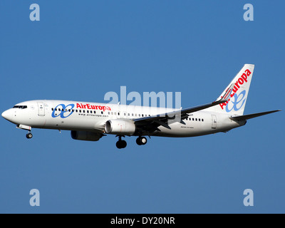 Ce-LUT Air Europa Boeing 737-85P(WL), in atterraggio a Schiphol (AMS - EHAM), Paesi Bassi, pic2 Foto Stock