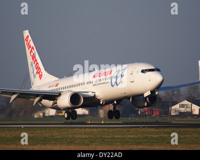 Ce-LUT Air Europa Boeing 737-85P(WL), in atterraggio a Schiphol (AMS - EHAM), Paesi Bassi, pic5 Foto Stock