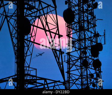 Telecomunicazioni: trasmettitore sulla cima di Cleeve Hill, Cheltenham, Gloucestershire, Inghilterra Foto Stock