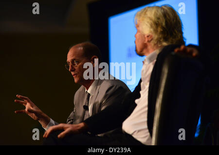 3 aprile 2014 - Washington, Distretto di Columbia, noi - RICHARD H. ANDERSON. c. e. o. Delta Air Lines, IN. e Sir Richard Branson, fondatore del gruppo Virgin, parlare durante il XIII Aviazione annuale Vertice di Washington, DC giovedì. Il tredicesimo appuntamento annuale, 'Navigazione i costi reali dei battenti,'' incentrati sull'impatto finanziario del regolamento del governo e della privatizzazione del controllo del traffico aereo. (Credito Immagine: © Miguel Juarez Lugo/ZUMAPRESS.com) Foto Stock