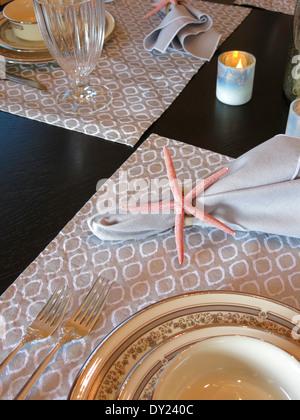 A tema nautico pezzi su elegante Tavolo Da Pranzo, FL, Stati Uniti d'America Foto Stock