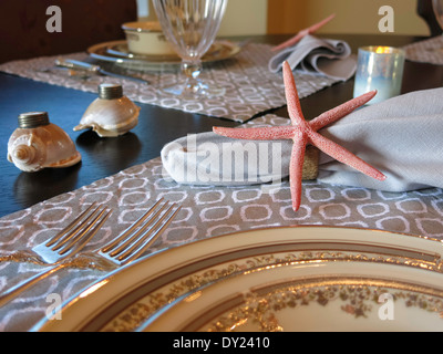 A tema nautico pezzi su elegante Tavolo Da Pranzo, FL, Stati Uniti d'America Foto Stock