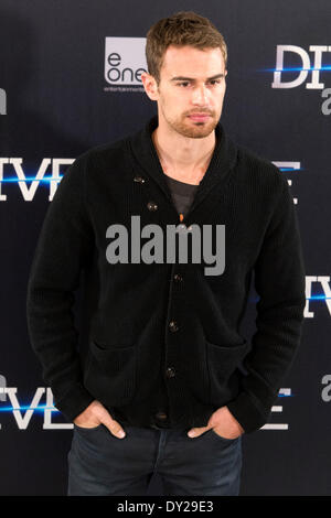 Madrid, Spagna. 3 apr, 2014. Theo James assiste il 'Divergent' photocall a Villa Magna Hotel il 3 aprile 2014 a Madrid, Spagna./picture alliance Credit: dpa/Alamy Live News Foto Stock