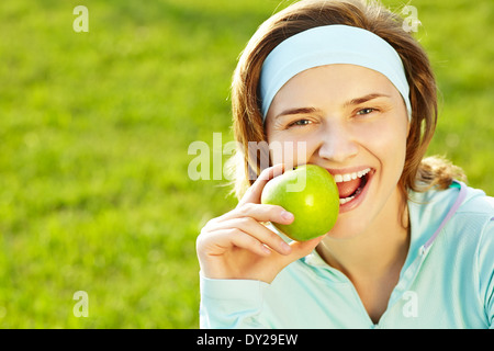 Sportivo da donna sorridente Foto Stock