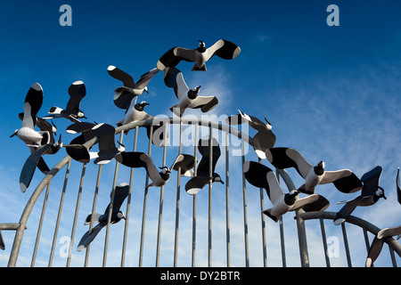 Regno Unito, Inghilterra, Lancashire, Morecambe, Terna Il progetto "pacco di oystercatchers' scultura Foto Stock