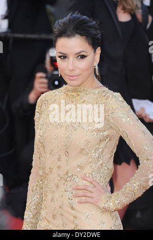 66ma edizione del Festival del Cinema di Cannes: Eva Longoria sul tappeto rosso passaggi su 2013/05/17 Foto Stock