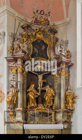 Altare della crocifissione, Sant'Amandus reliquiario, San Pietro e Paolo Chiesa, Oberammergau, Baviera, Germania. Foto Stock