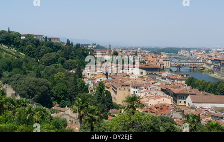 Sunny illuminata vista panoramica di Firenze in Toscana (Italia). Foto Stock