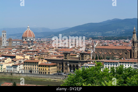 Sunny illuminata vista panoramica di Firenze in Toscana (Italia). Foto Stock