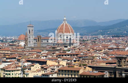 Sunny illuminata vista panoramica di Firenze in Toscana (Italia). Foto Stock