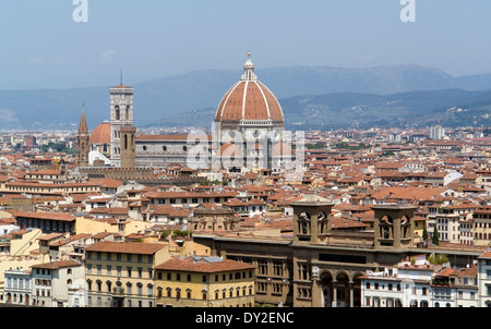 Sunny illuminata vista panoramica di Firenze in Toscana (Italia). Foto Stock