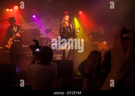 Londra, Regno Unito. Il 3 aprile 2014. La band Danese D-A-D suona dal vivo presso il garage a Islington a Londra per un prevalentemente pubblico danese. Si tratta di bande trentesimo anniversario tour. Credito: Kristian Buus/Alamy Live News Foto Stock