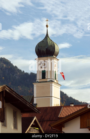 Campanile di San Pietro e la chiesa di Paolo, Oberammergau, Baviera, Germania. Foto Stock