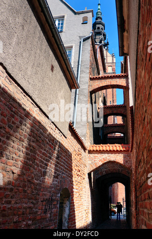 Arcata del sentiero della chiesa nella città di Elblag Foto Stock