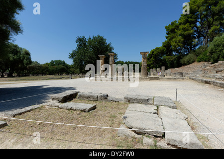 Vista su Hera altare del tempio di Hera Antica Olympia Peloponneso Grecia altare dove alleggerimento del Foto Stock