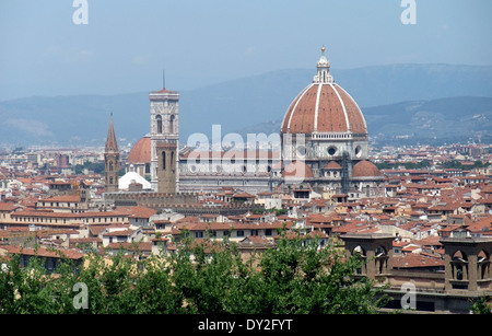 Sunny illuminata vista panoramica di Firenze in Toscana (Italia). Foto Stock