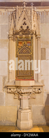 BRATISLAVA, Slovacchia - 11 febbraio 2014: pastroforium gotico nel presbiterio di st. Mattutini cattedrale. Foto Stock