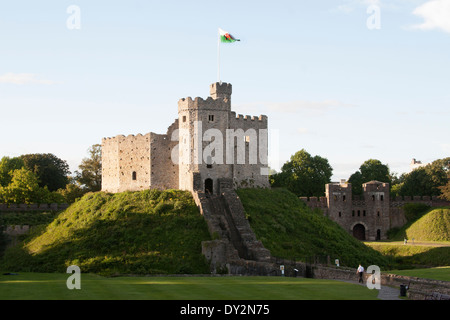 Il Castello di Cardiff nel tardo pomeriggio. Foto Stock