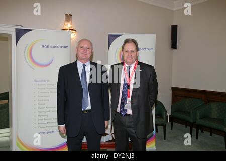 Bromley, Regno Unito. Il 4 aprile 2014. Spettro di SGS partecipare alla riunione inaugurale della Cray Valley iniziativa pannello in sindaco di Suite a Bromley Civic Centr Credito: Keith Larby/Alamy Live News Foto Stock