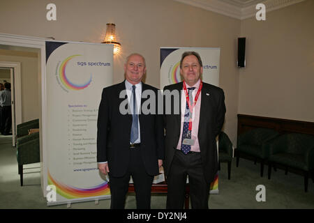 Bromley, Regno Unito. Il 4 aprile 2014. Spettro di SGS partecipare alla riunione inaugurale della Cray Valley iniziativa pannello in sindaco di Suite a Bromley Civic Centr Credito: Keith Larby/Alamy Live News Foto Stock