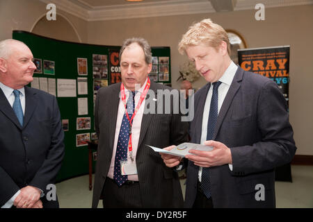 Bromley, Regno Unito. Il 4 aprile 2014. SGS Jo Johnson MP alla riunione inaugurale della Cray Valley iniziativa pannello in sindaco di Suite a Bromley Civic Centr Credito: Keith Larby/Alamy Live News Foto Stock