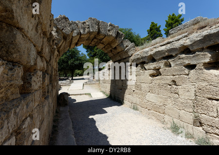 Vista interna con soffitti a volta ingresso stadium Antica Olympia Peloponneso Grecia ingresso fu costruito durante il terzo Foto Stock