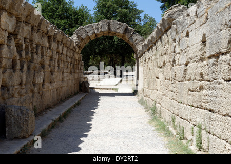 Vista interna con soffitti a volta ingresso stadium Antica Olympia Peloponneso Grecia ingresso fu costruito durante il terzo Foto Stock