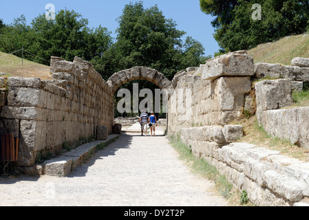 Vista interna con soffitti a volta ingresso stadium Antica Olympia Peloponneso Grecia ingresso fu costruito durante il terzo Foto Stock