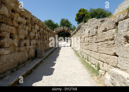 Vista interna con soffitti a volta ingresso stadium Antica Olympia Peloponneso Grecia ingresso fu costruito durante il terzo Foto Stock