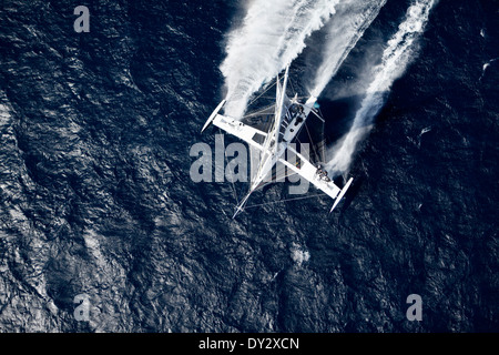 Foto aerea riprese di l'Hydroptere DCNS, Alain Thebault e il suo equipaggio (Yves Parlier, Jean Le Cam, Jacques Vincent, Luc Alphand) Foto Stock