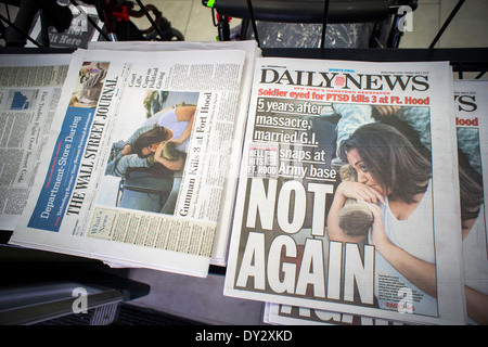 Pagine a fronte delle notizie quotidiane di New York e il Wall Street Journal utilizzare filo simile fotografie di servizio Foto Stock