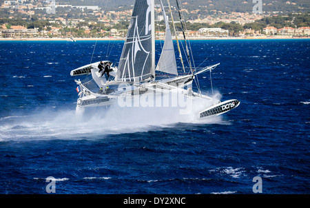 Foto aerea riprese di l'Hydroptere DCNS, Alain Thebault e il suo equipaggio (Yves Parlier, Jean Le Cam, Jacques Vincent, Luc Alphand) Foto Stock