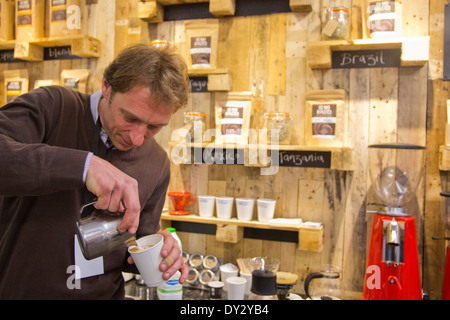 London Coffee Festival 2014 presso la Old Truman Brewery, Brick Lane Foto Stock