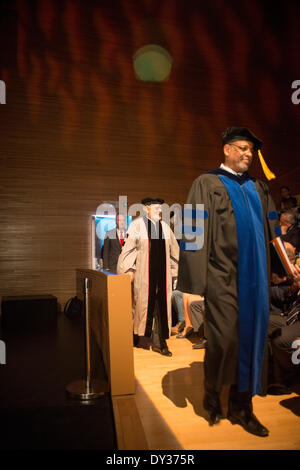 Valencia, Spagna. Il 4 aprile 2014. Placido Domingo è un dottorato onorario dal Berklee College of Music Credit: Salva Garrigues/Alamy Live News Foto Stock