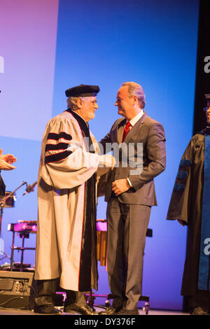 Valencia, Spagna. Il 4 aprile 2014. Placido Domingo è un dottorato onorario dal Berklee College of Music Credit: Salva Garrigues/Alamy Live News Foto Stock